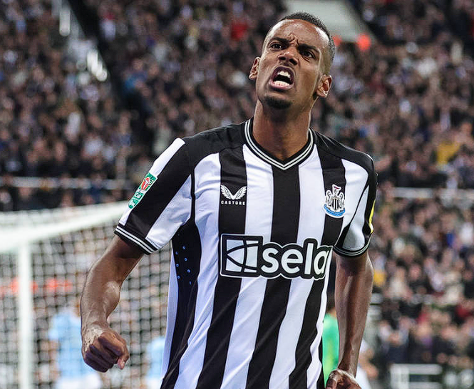 鲁尼论利物浦锋线：伊萨克状态欠佳，埃基蒂克或更占优