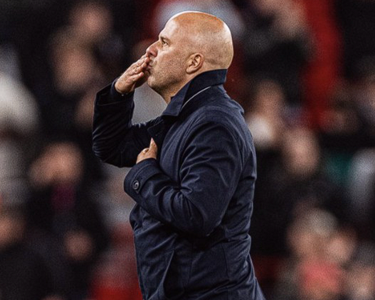 利物浦主帅去留引关注，斯洛特暂获信任留任